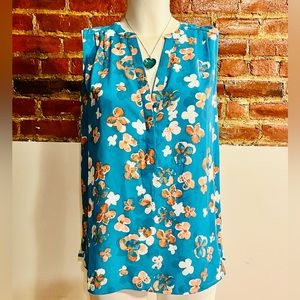 Woman’s NYDJ blouse